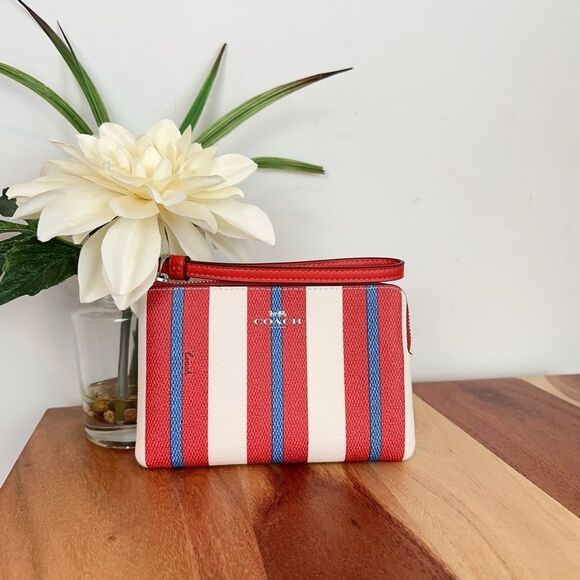 NWT‎ Coach Corner Zip Wristlet With Stripe Print - Picture 1 of 7